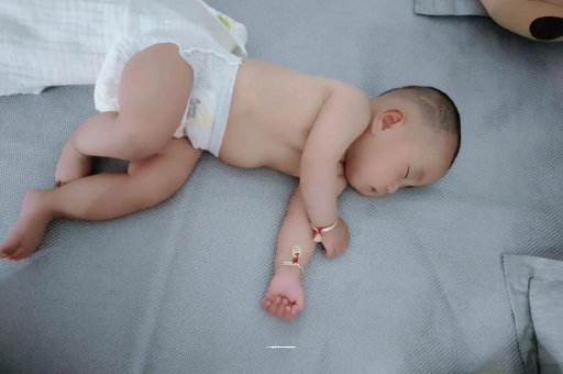 弥勒宝宝多久会坐